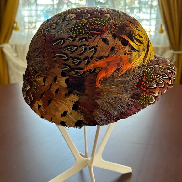 Vintage feathered cloche. - Picture 2 of 5